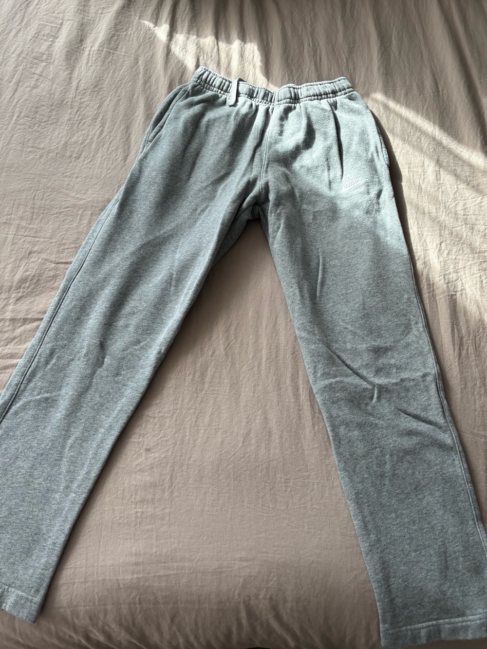 Nike Men's Light Gray Jogger Sweatpants